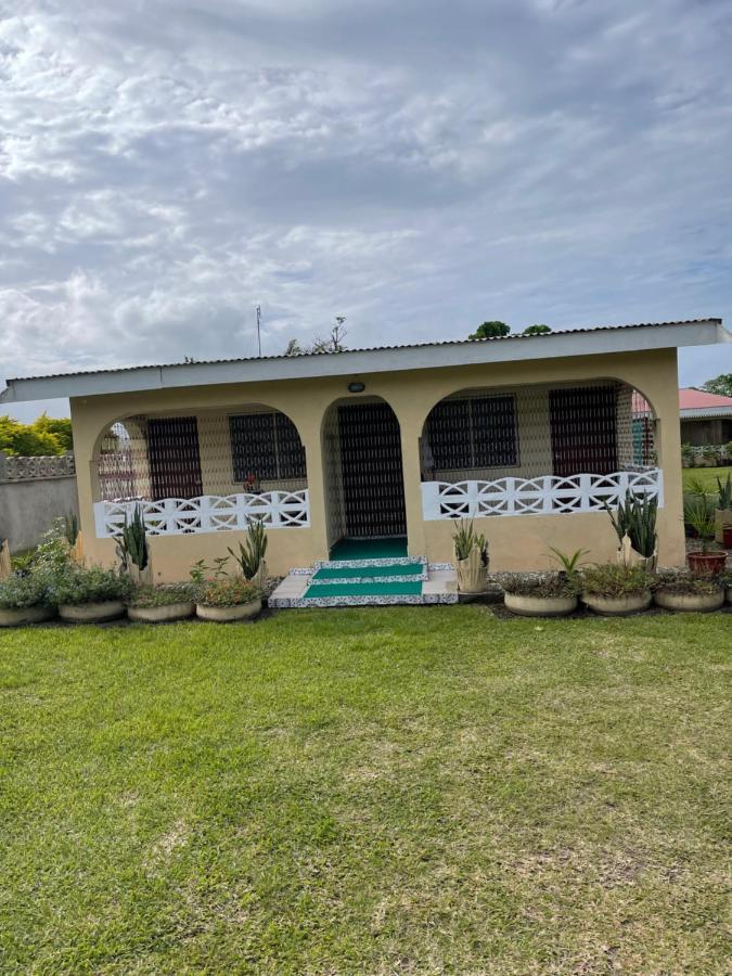 Janessa'S Dwellery Bed & Breakfast Port Vila Dış mekan fotoğraf